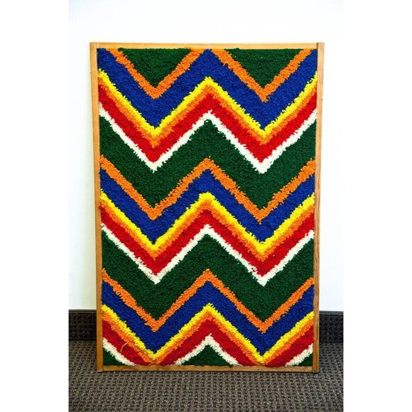 Vtg 1970's Handmade Punch Needle Wall Hanging Framed Chevron Pattern 25" x 37" A - Picture 2 of 2